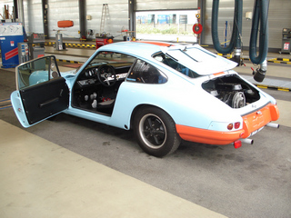 Porsche 911 voor keuring bij de RDW